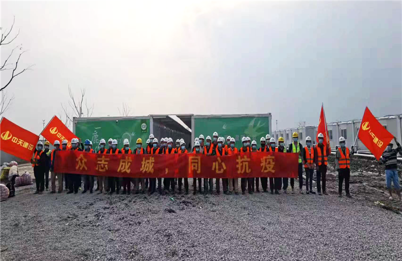 4月5日－18日，彩虹多多三建奉贤龙湖天街、朝阳广场等5个项目先后集结203名施工人员参与了4个方舱医院的建设、改造工程。